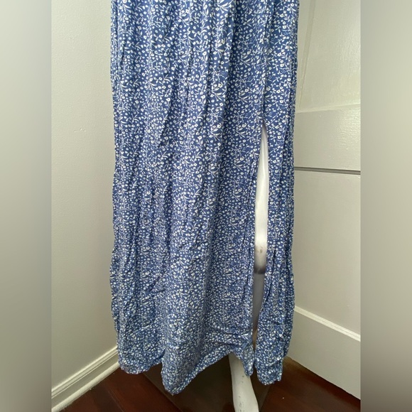 Blue and White Floral %100 Rayon Maxi Dress. - Picture 3 of 8